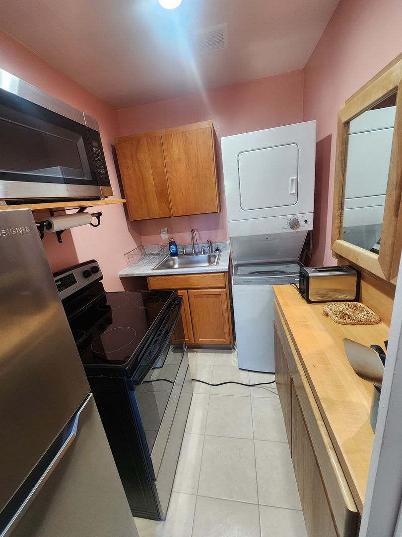 Albuquerque House: 8801 Natalie Ave Ne