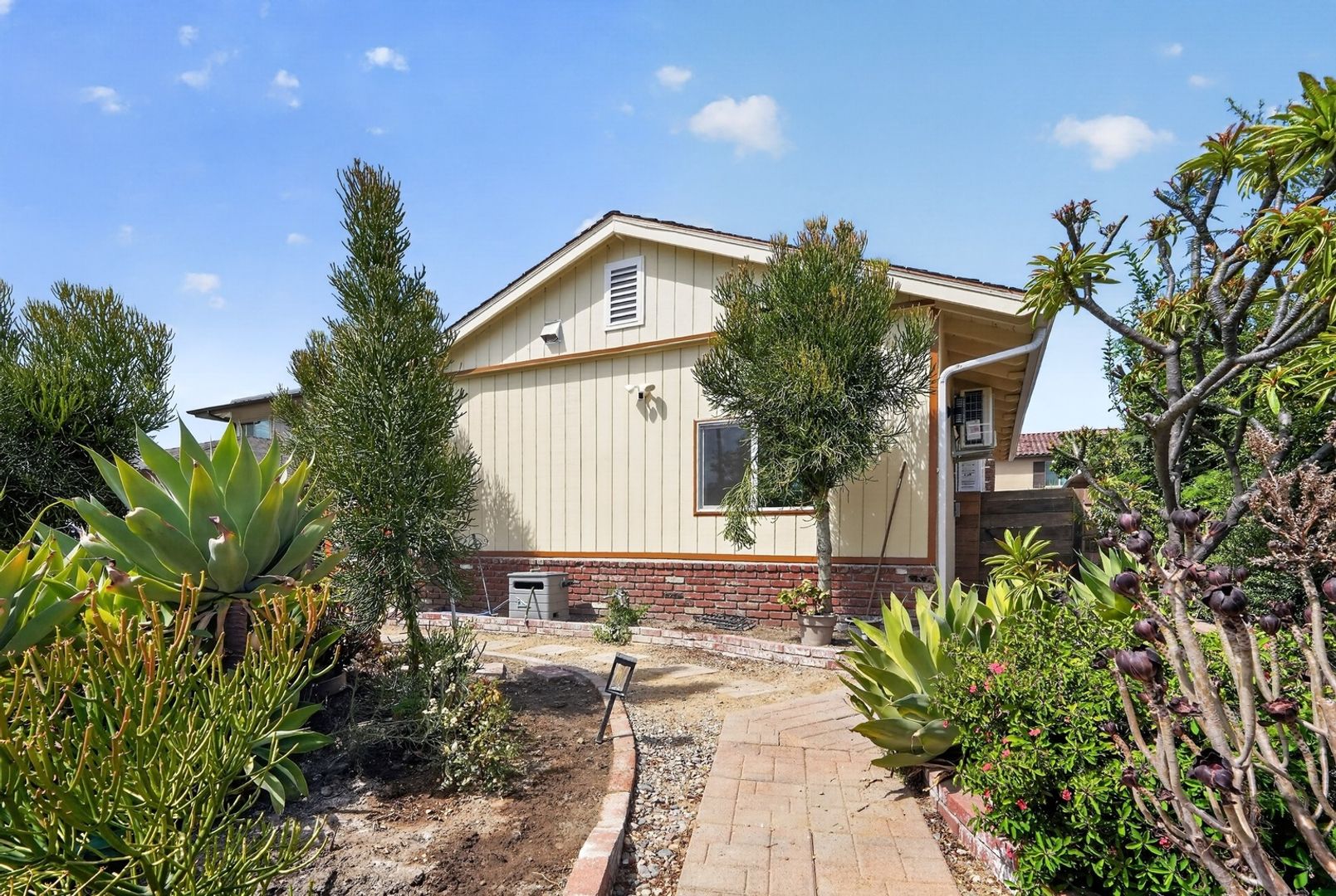 Rosemead Townhome: 4547 Bartlett Ave