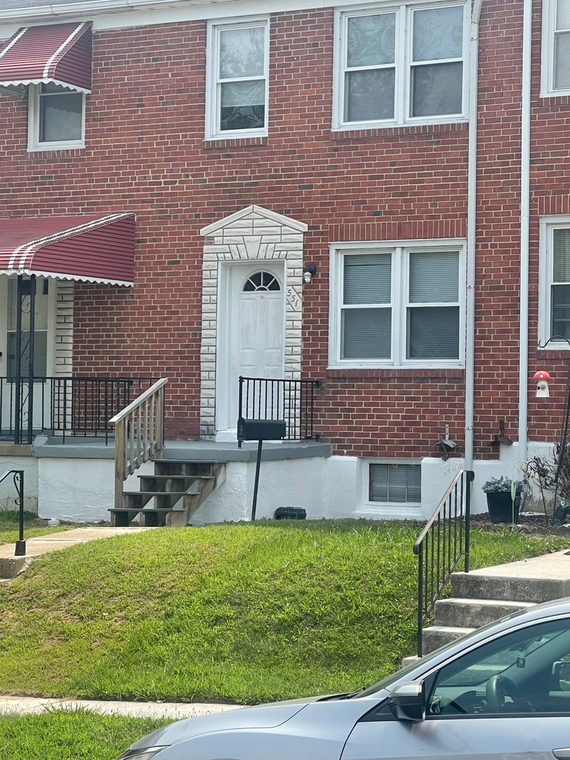 Essex House: 551 Welbrook Rd