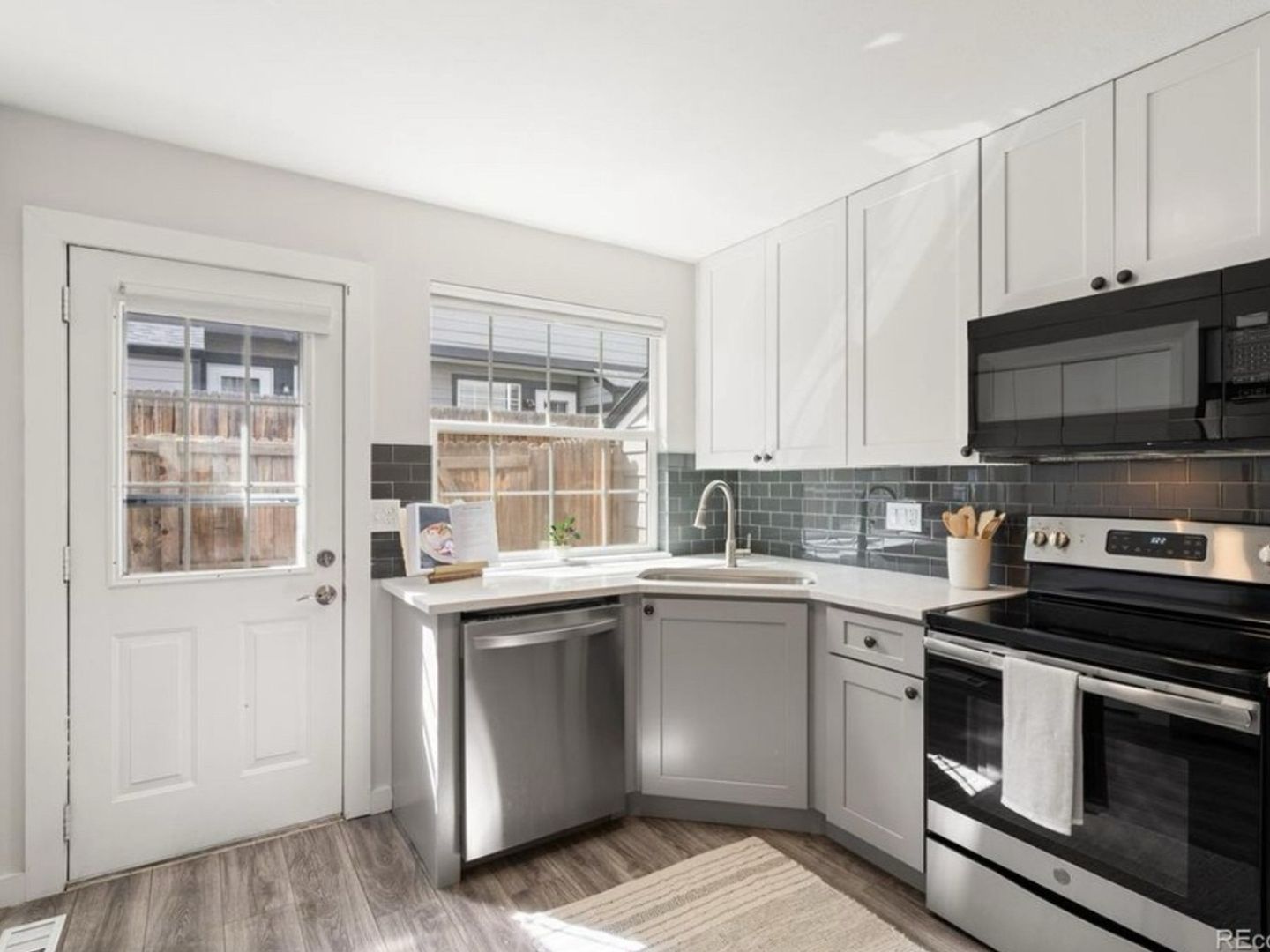 Lakewood Townhome: 1867 Newland Ct