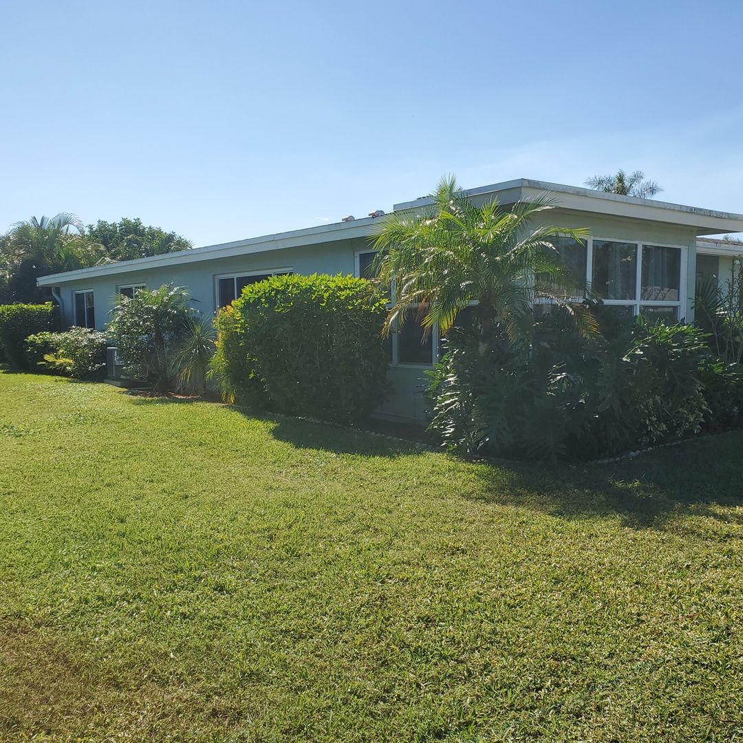 Delray Beach Condo: 202 High Point Ter W