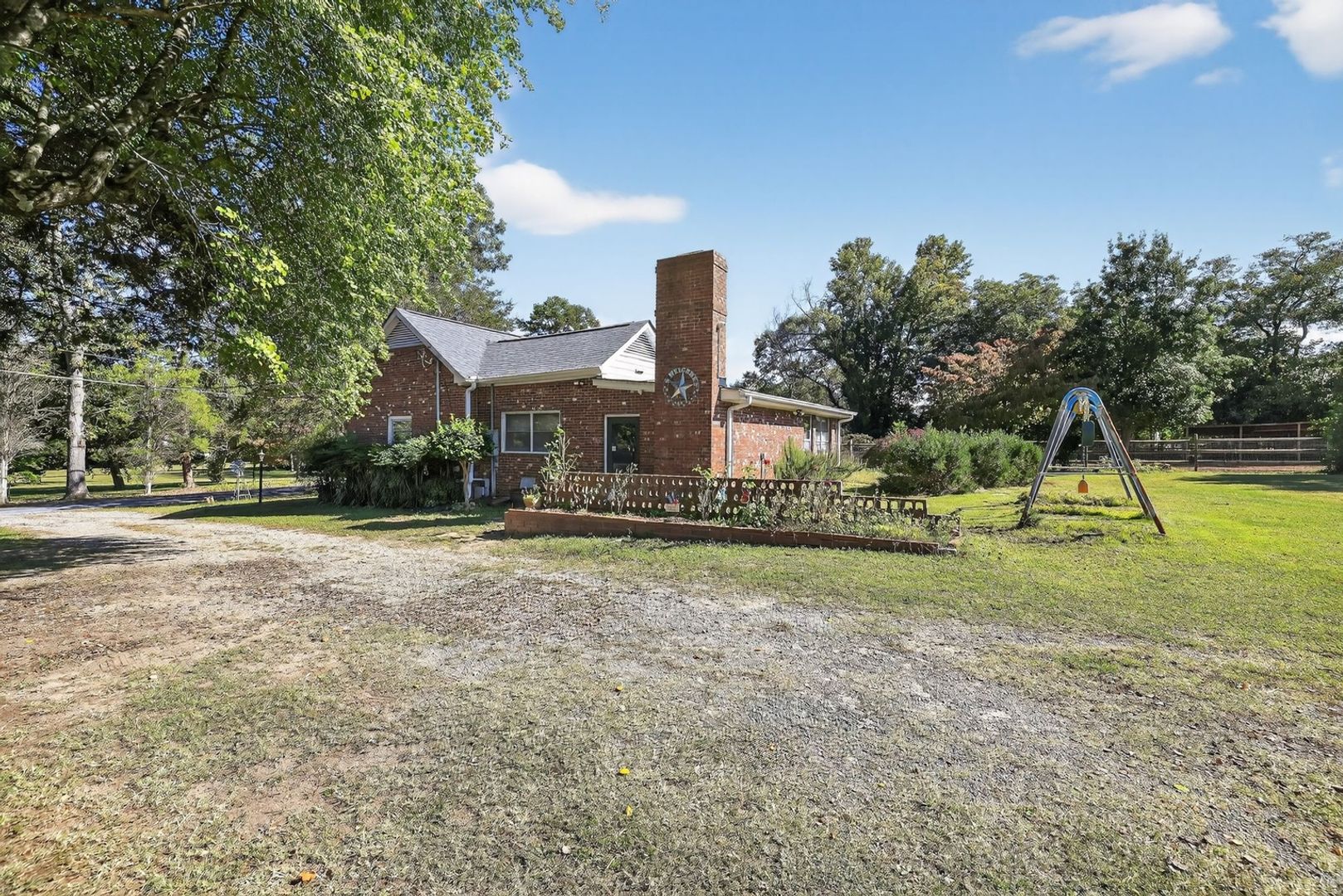 Salisbury House: 3525 E Ridge Rd