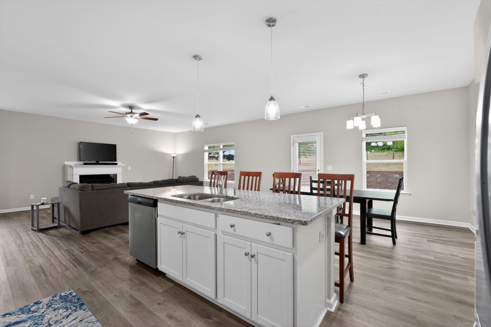 Huntersville House: 5917 Neck Rd