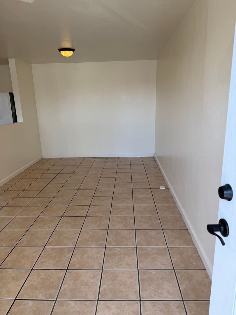 Hawthorne Condo: 12940 Prairie Ave