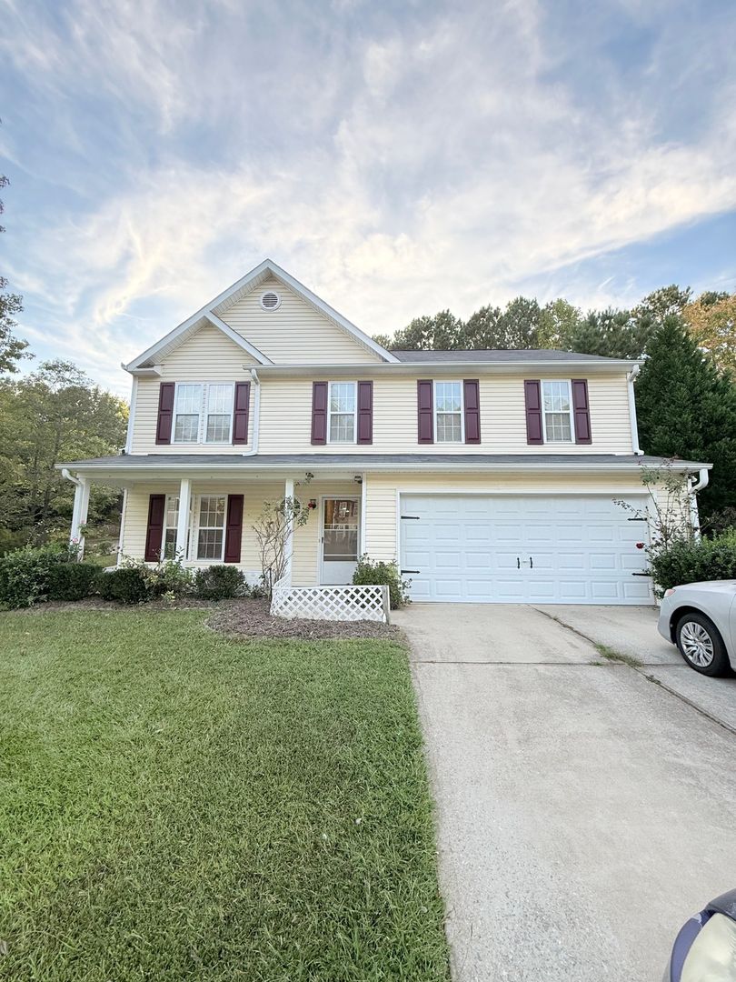 Holly Springs House: 301 Saranac Ridge Dr