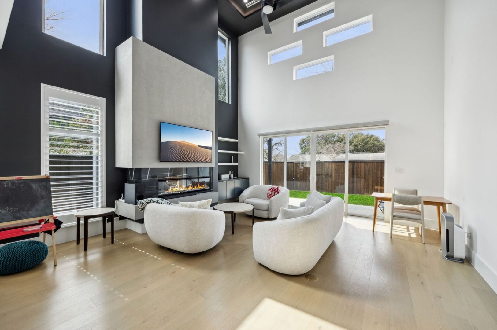 Dallas House: 6637 Prosper St