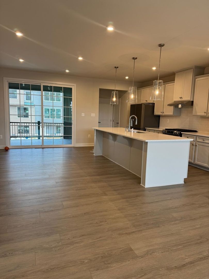 Middletown Townhome: 250 E Main St
