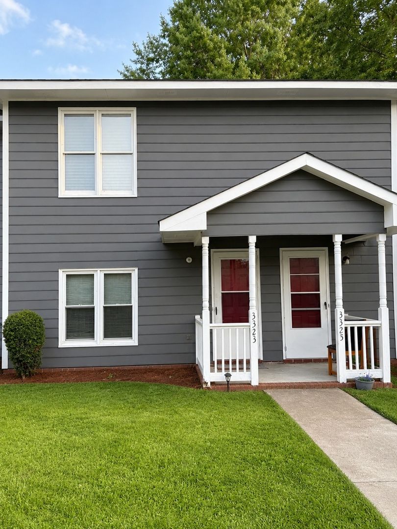 Fayetteville House: 3323 Scotty Hill Rd