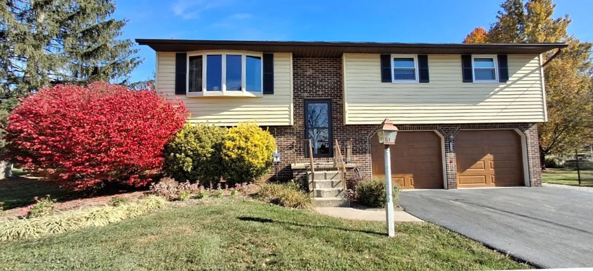 Elizabethtown House: 5309 Bossler Rd