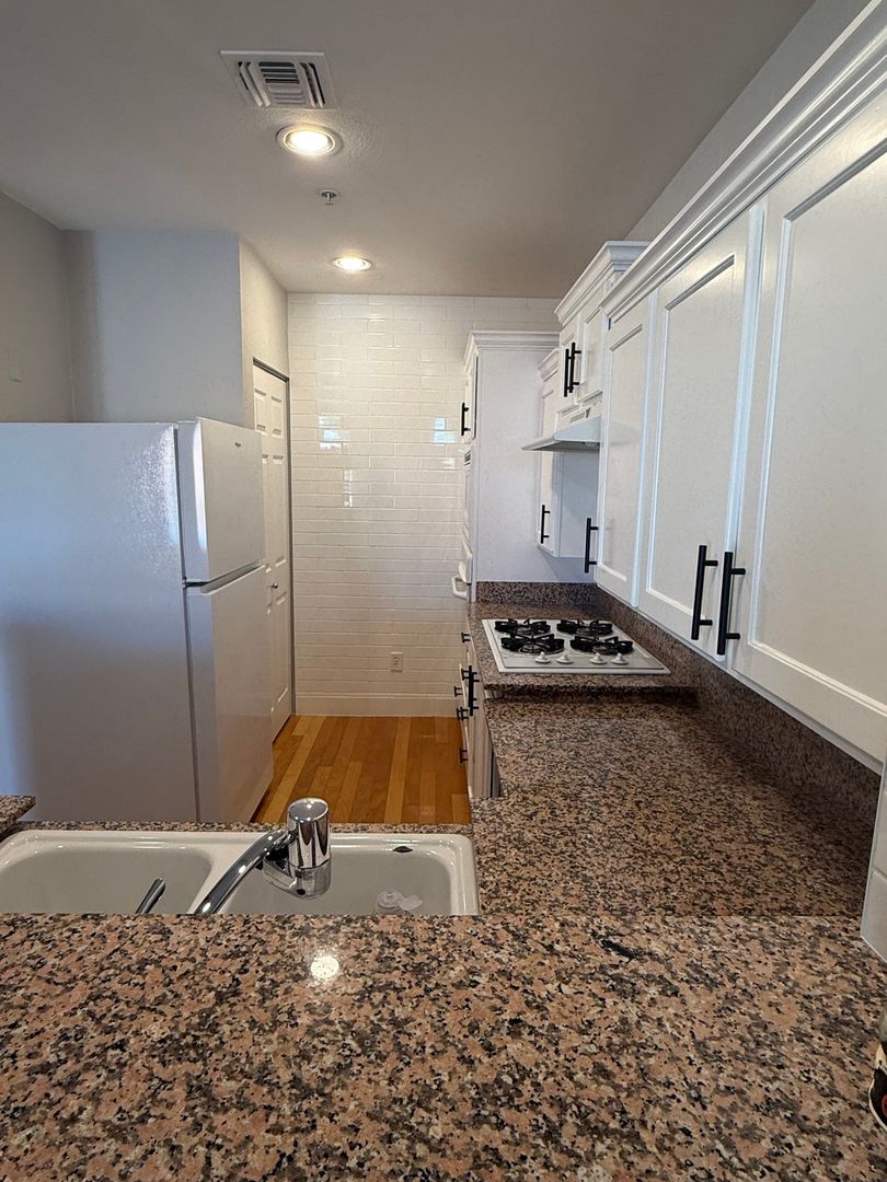 Las Vegas Condo: 59 E Agate Ave