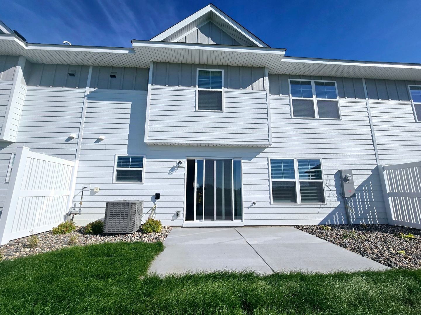 Hamel Townhome: 1103 Middlefield Rd