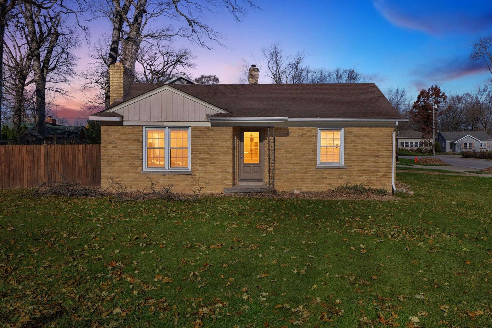 Crown Point House: 800 W Joliet St