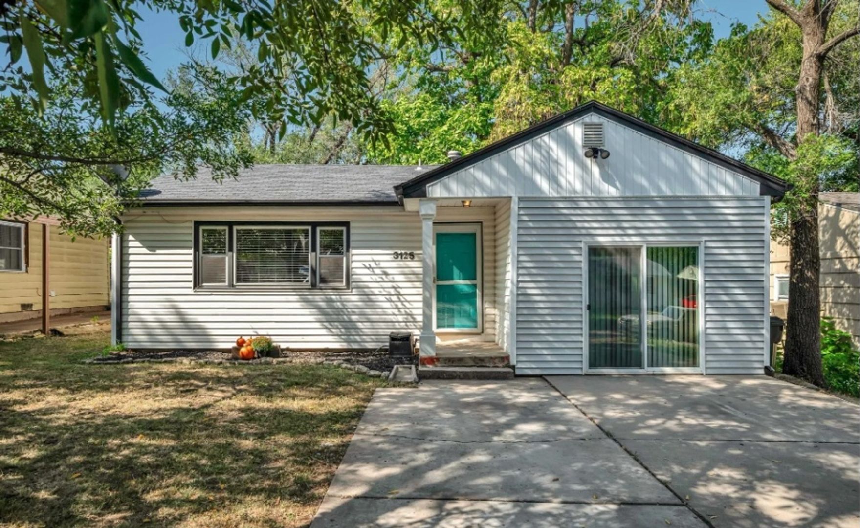 Topeka House: 3125 Se Dupont St
