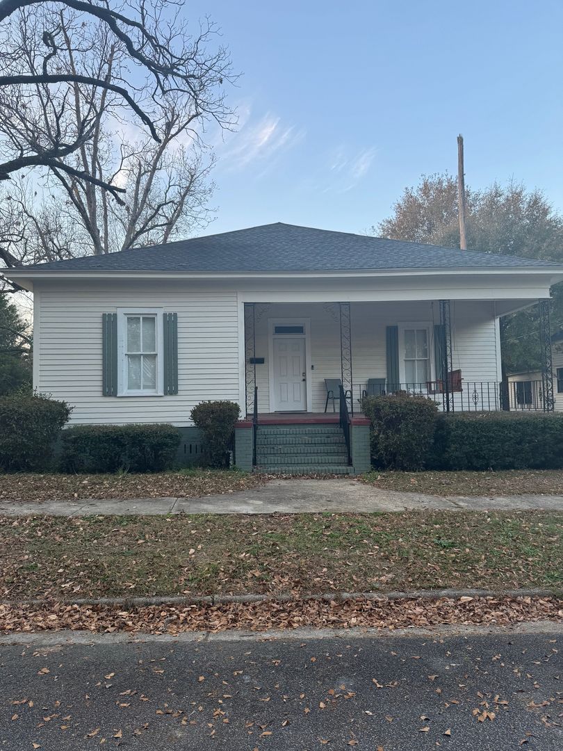 Dublin House: 303 Sawyer St