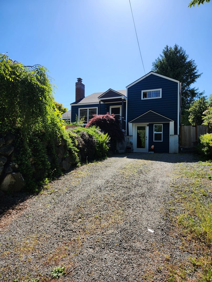 Seattle House: 8607 35th Ave SW