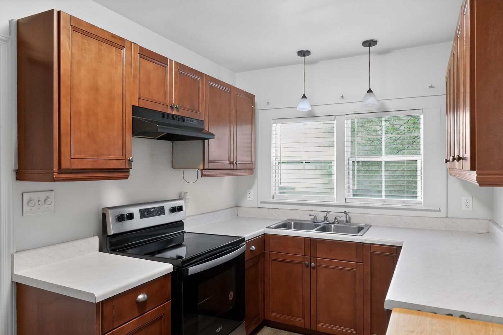 Atlanta House: 879 Sylvan Pl Sw