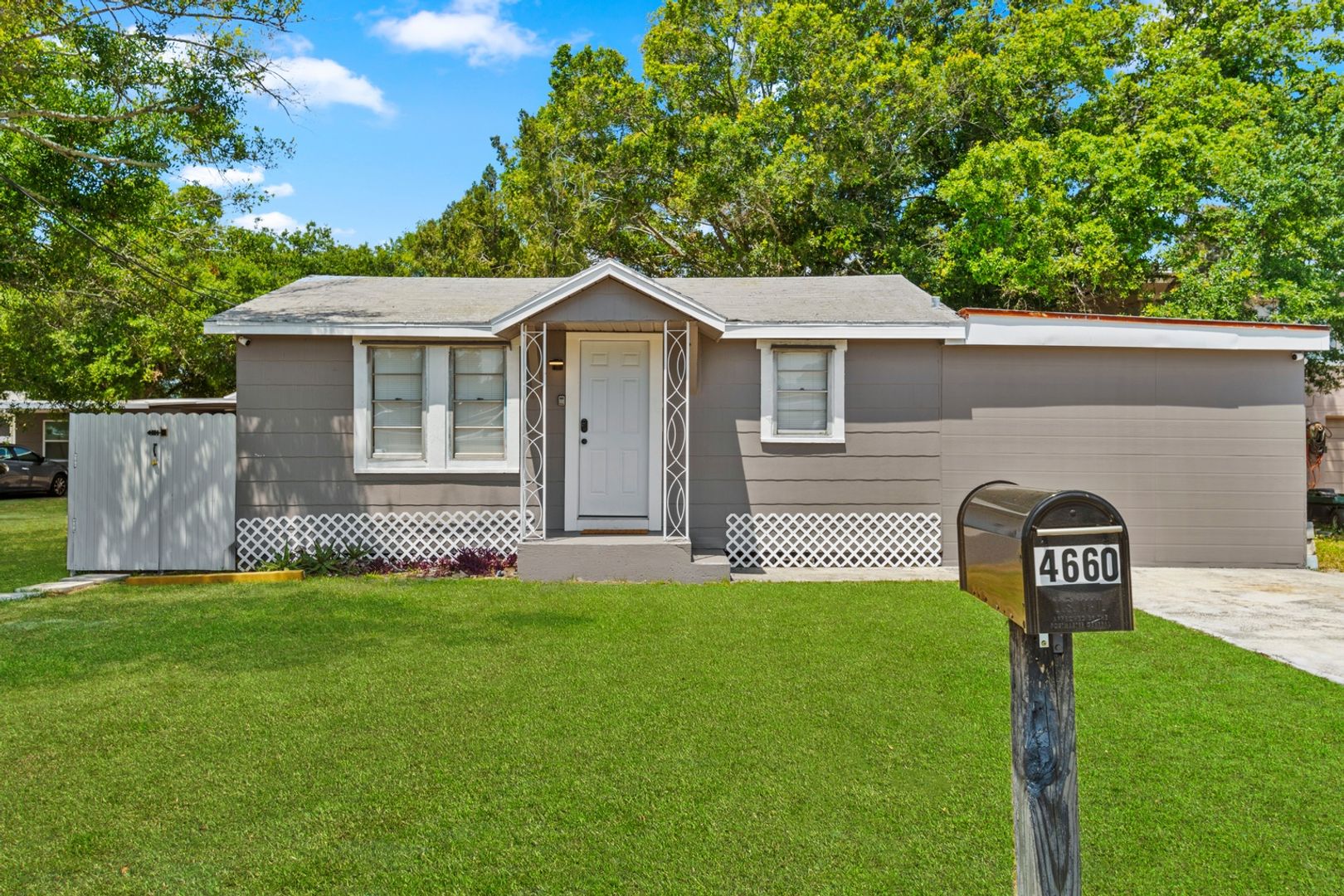 Saint Petersburg House: 4660 24th St N