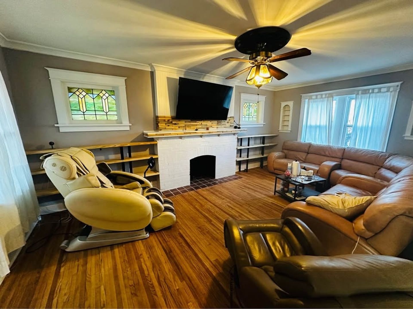 Saint Louis House: 2835 Hampton Ave
