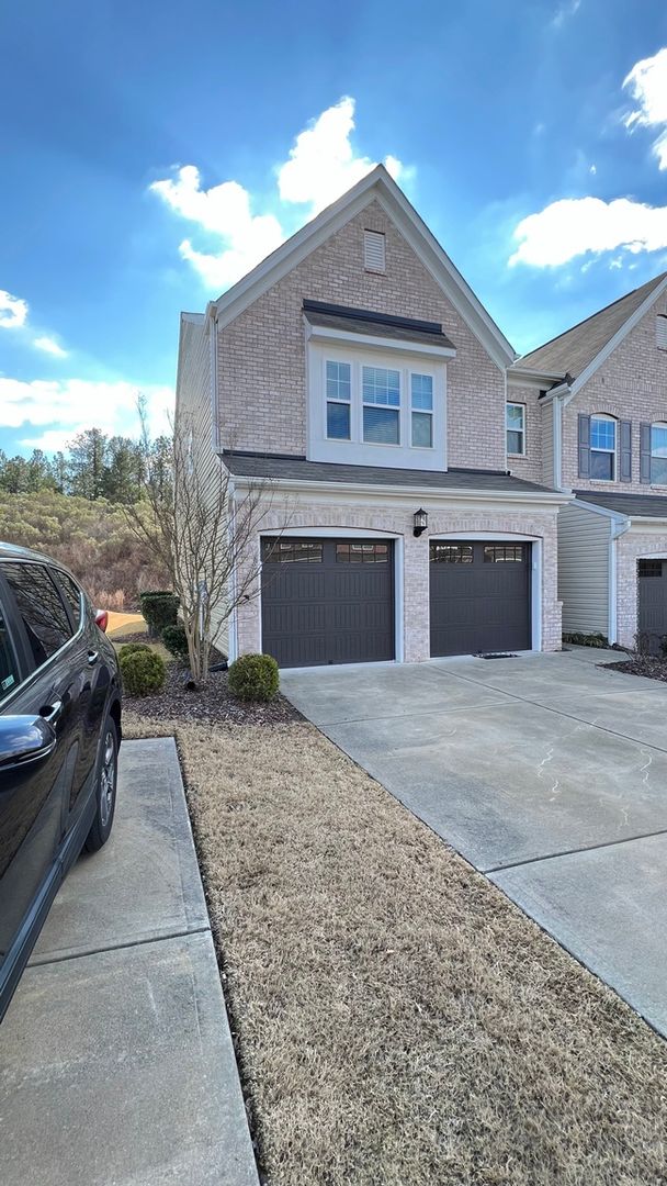 Morrisville House: 421 Durants Neck Ln