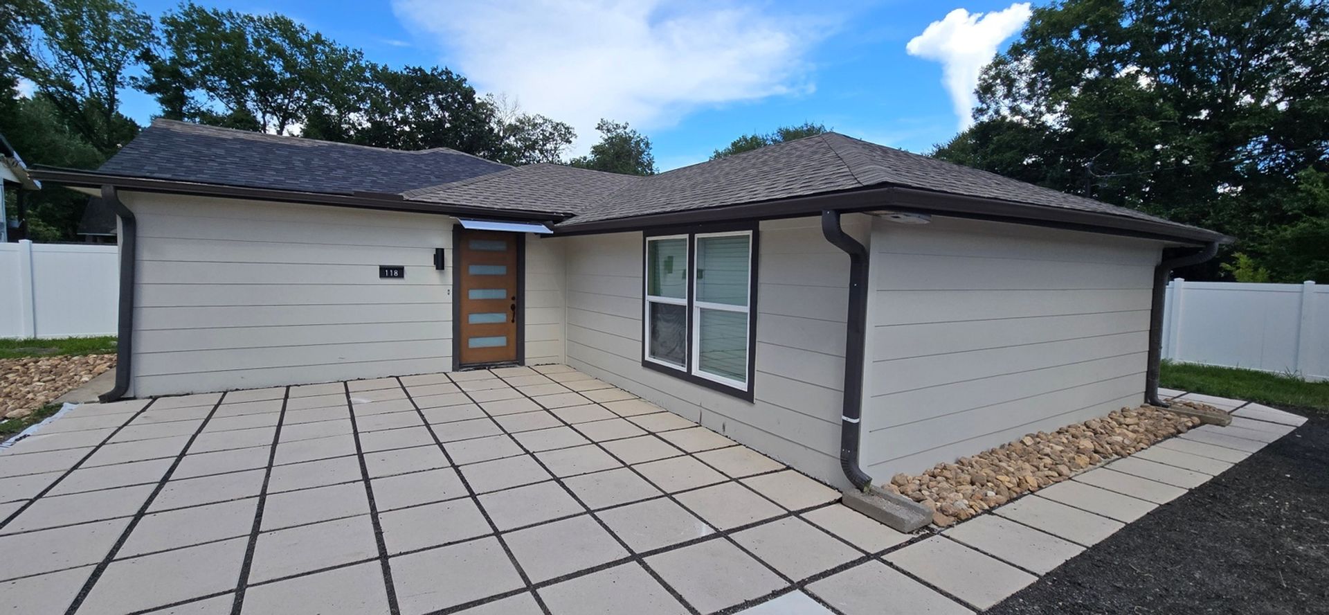 Houston House: 118 Rockleigh Pl