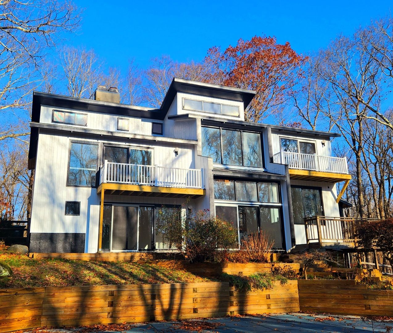 Wilton House: 41 Breeds Hill Pl