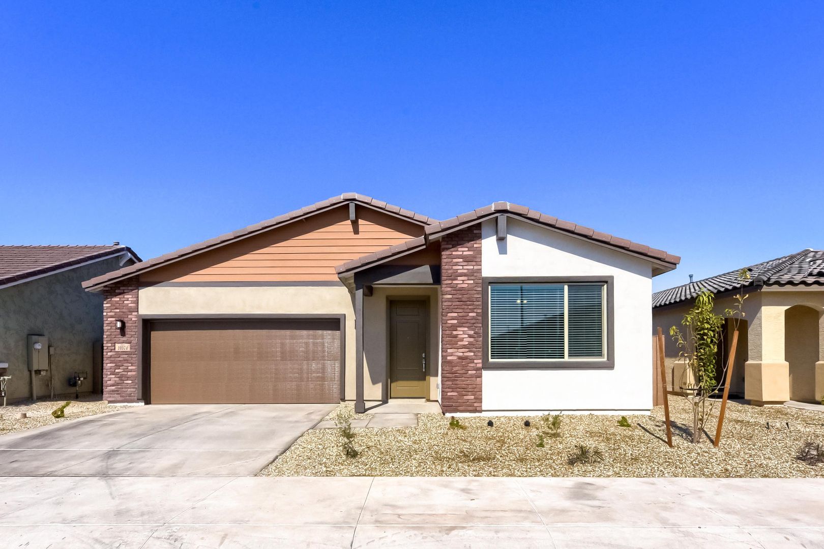 Avondale House: 10974 West Melvin Street