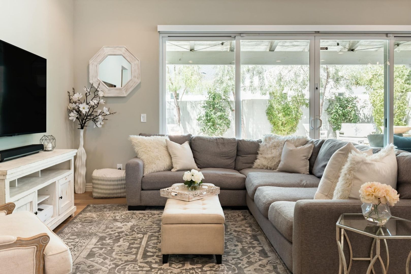 Phoenix House: 3706 E Clarendon Ave