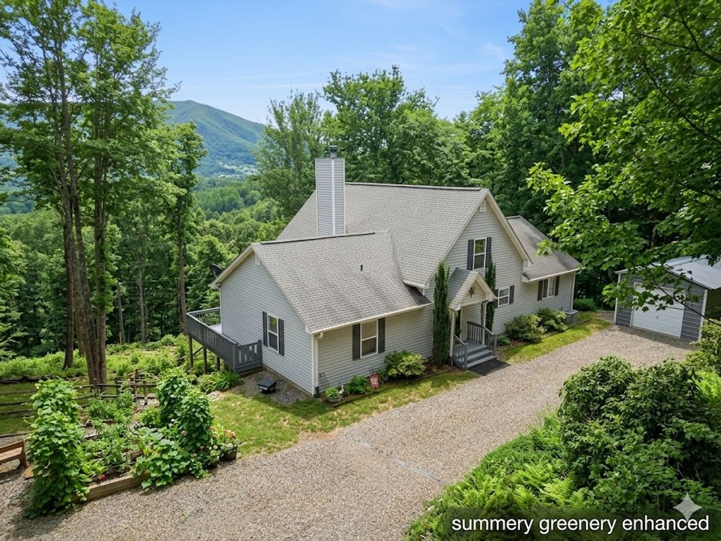 Waynesville House: 872 Mountainside Dr