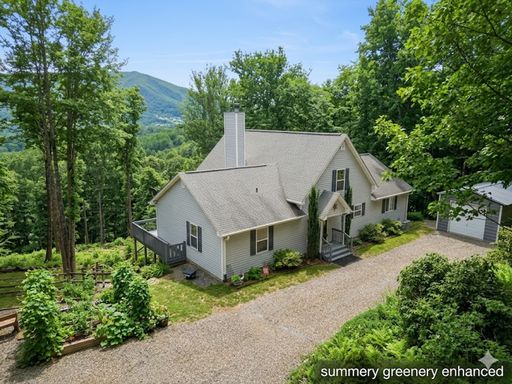 Spacious 4BR/3 bath Mountain House in Waynesville – photo 1