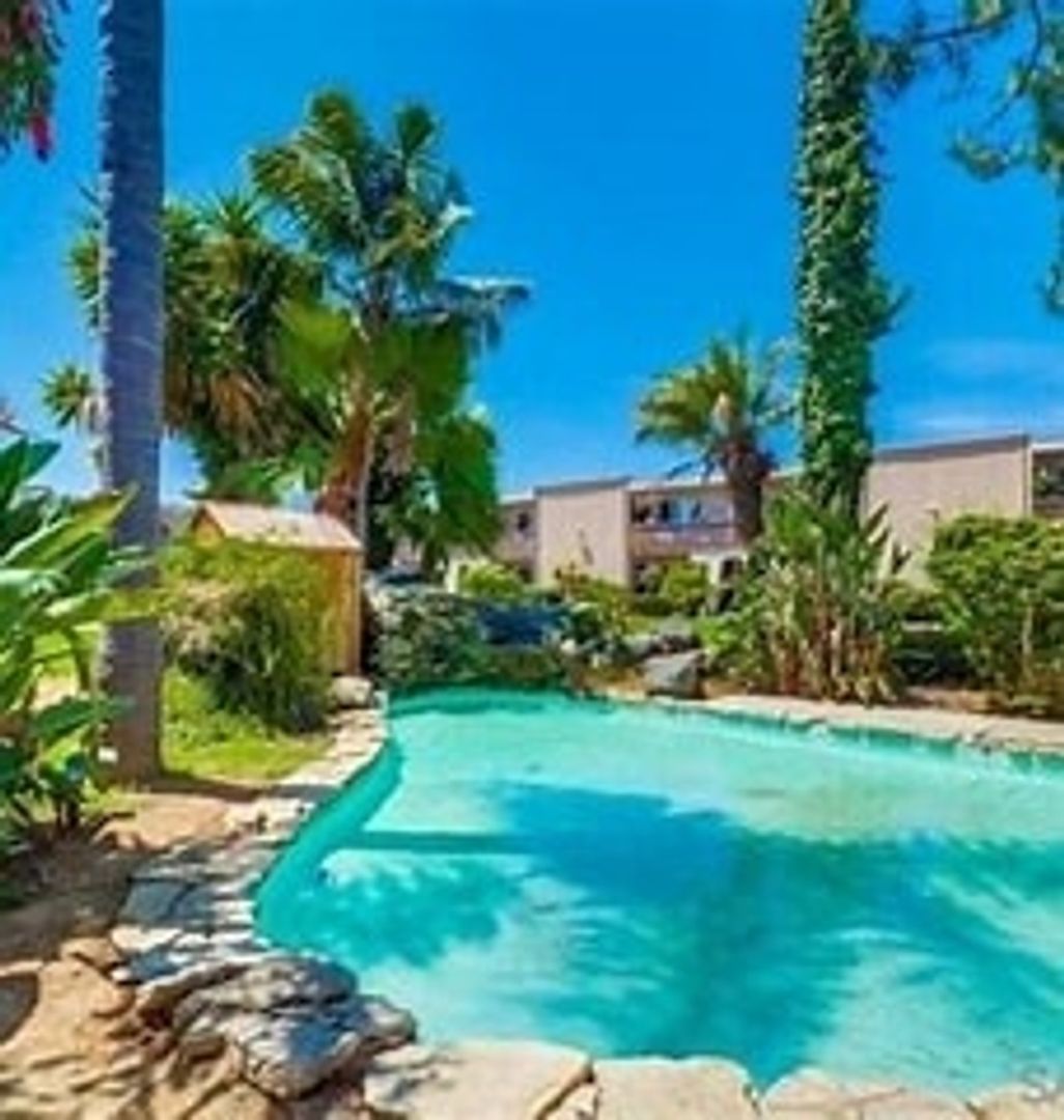 Chula Vista Townhome: 285 Moss St