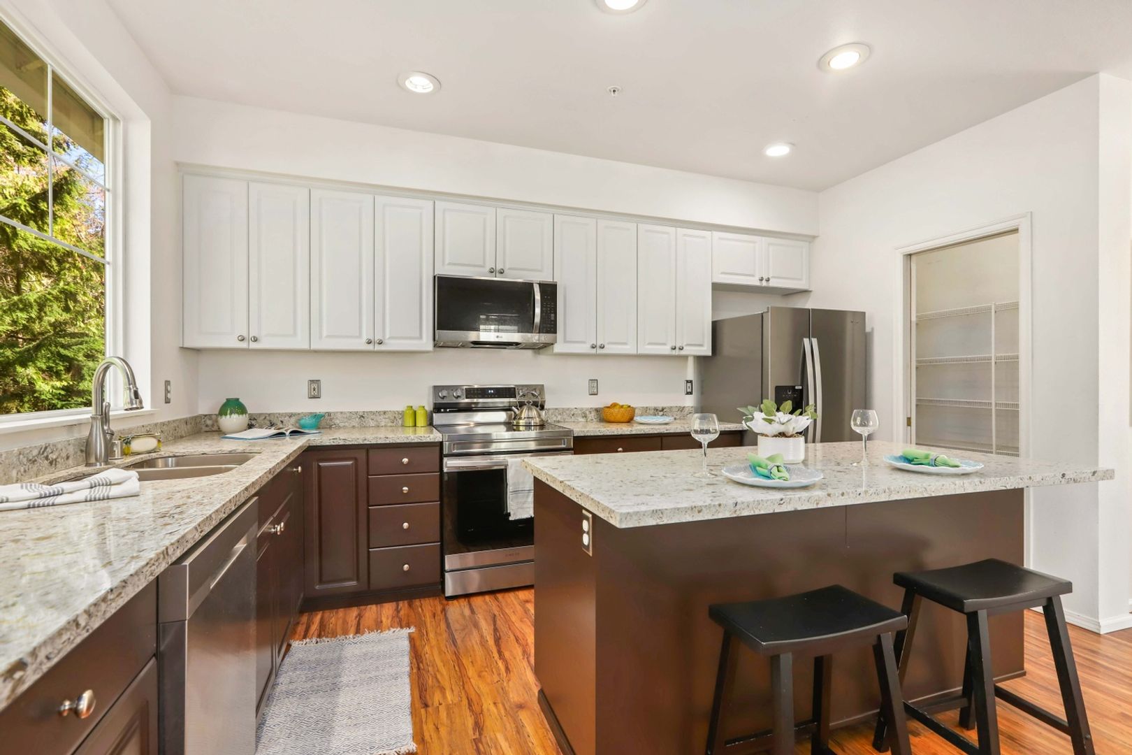 Everett Condo: 13000 Admiralty Way