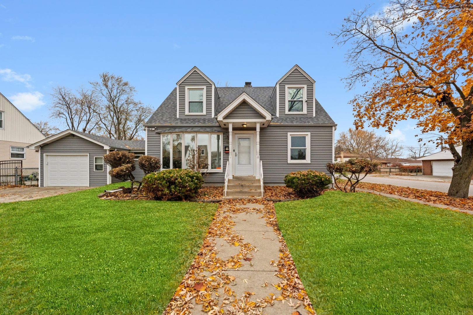 Oak Lawn House: 5352 W 90th St