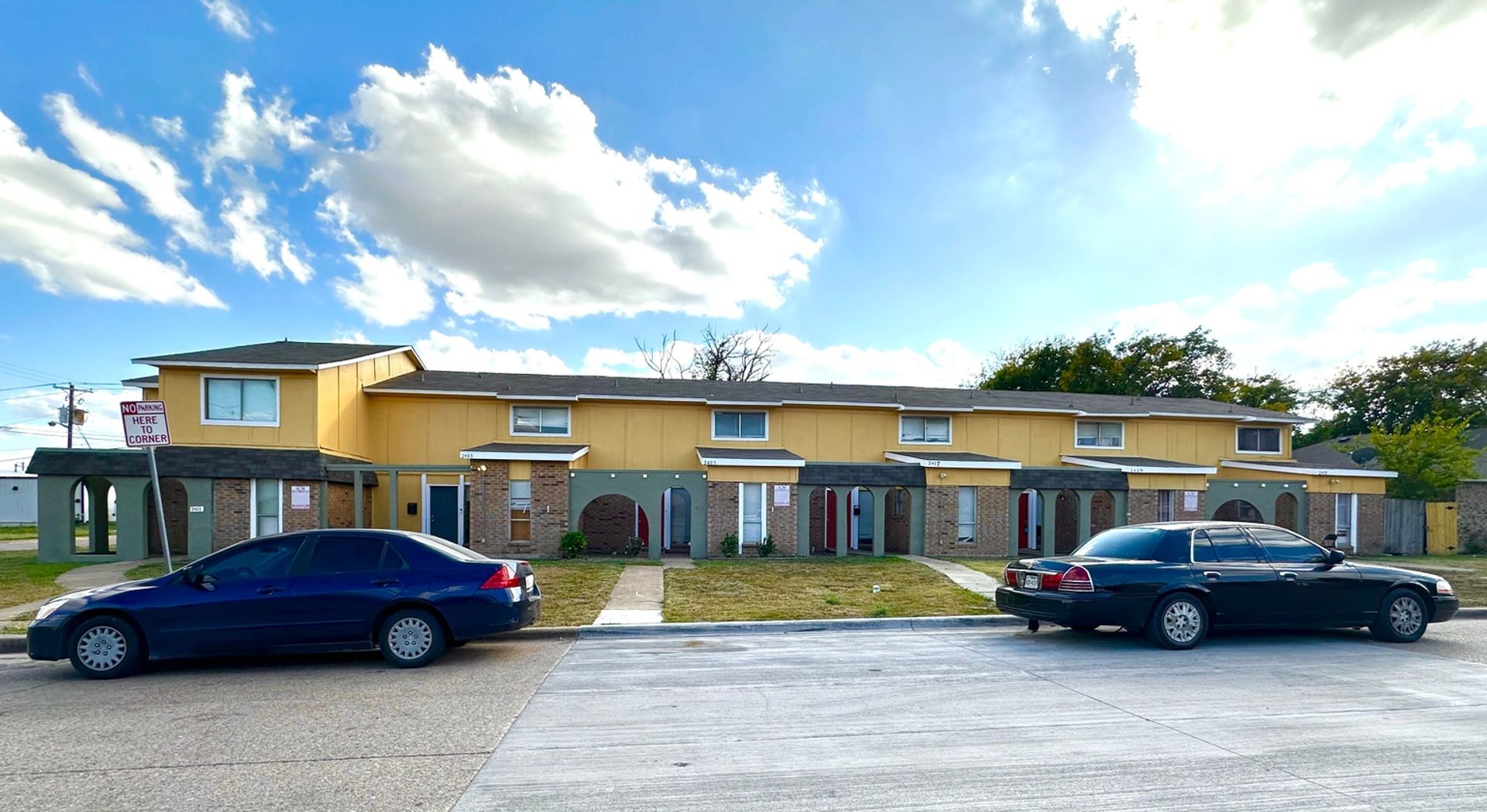 Grand Prairie Townhome: 2405 Doreen St