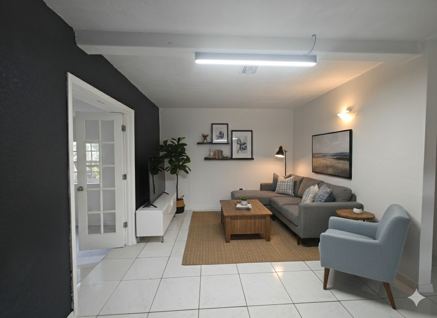 Miami House: 76 NE 170th St