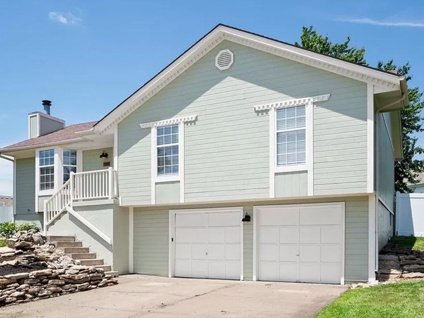 Blue Springs House: 2005 Ne Avanti Dr