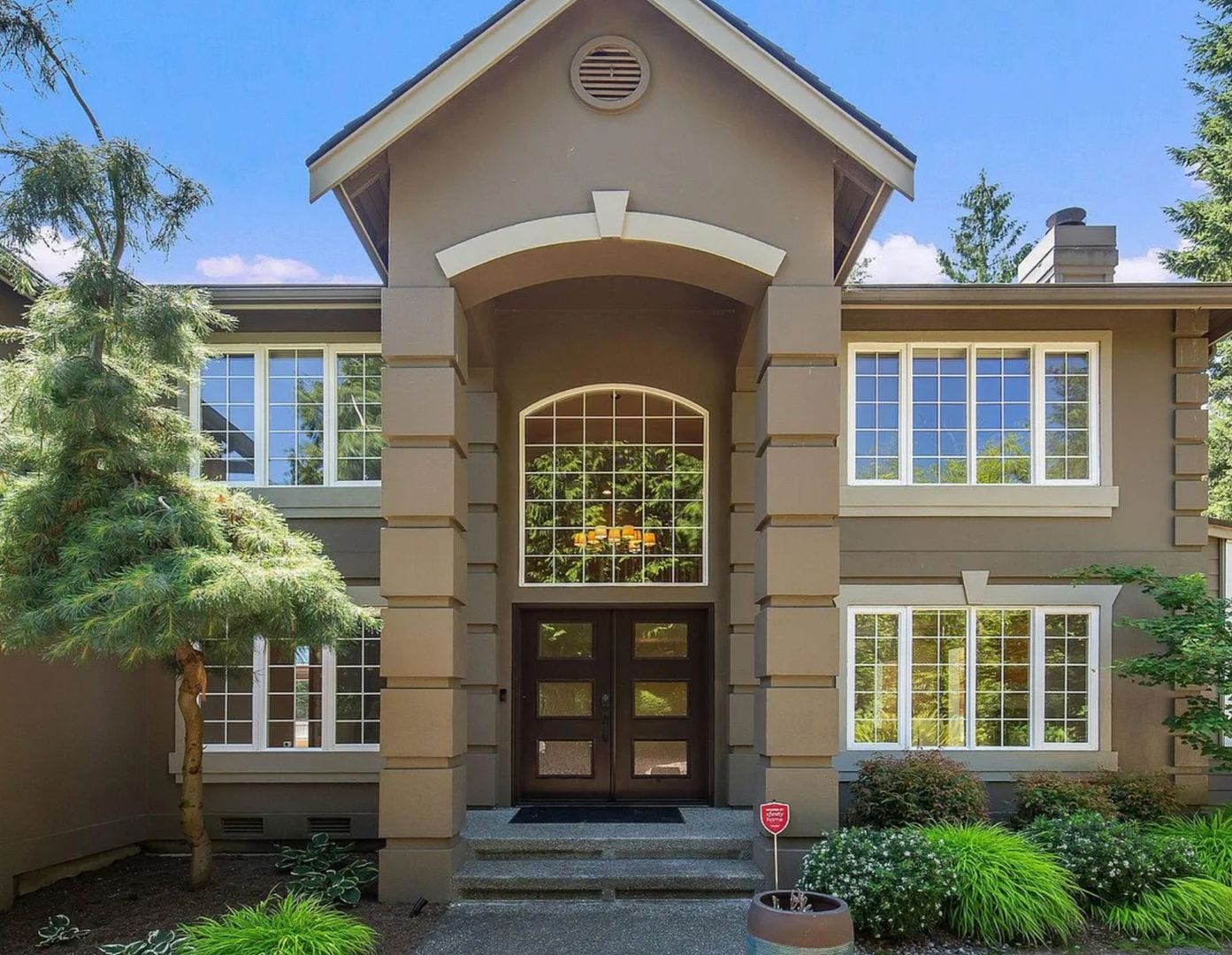 Bellevue House: 16759 Se 48th Pl