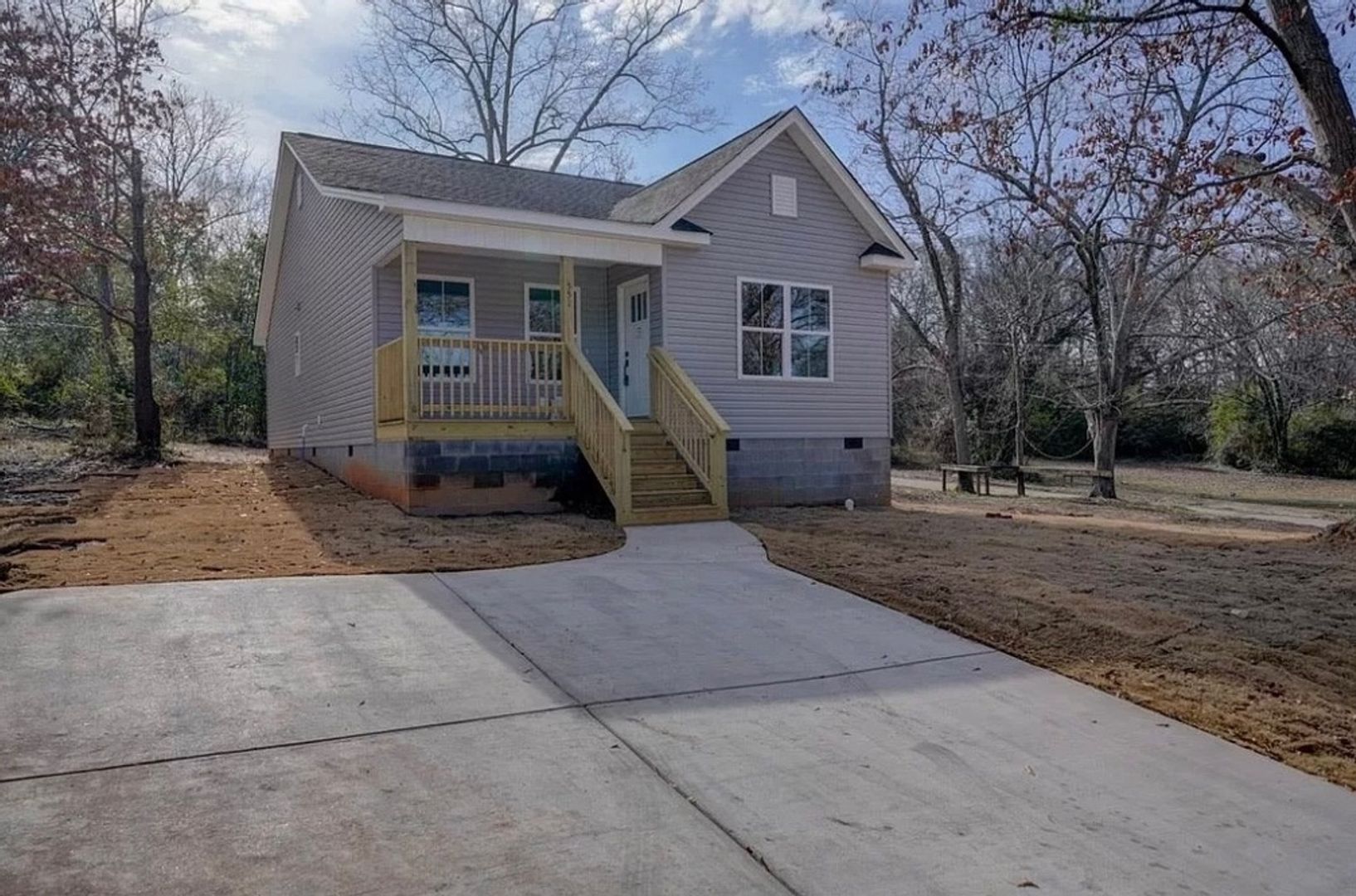 Spartanburg House: 551 S Center St