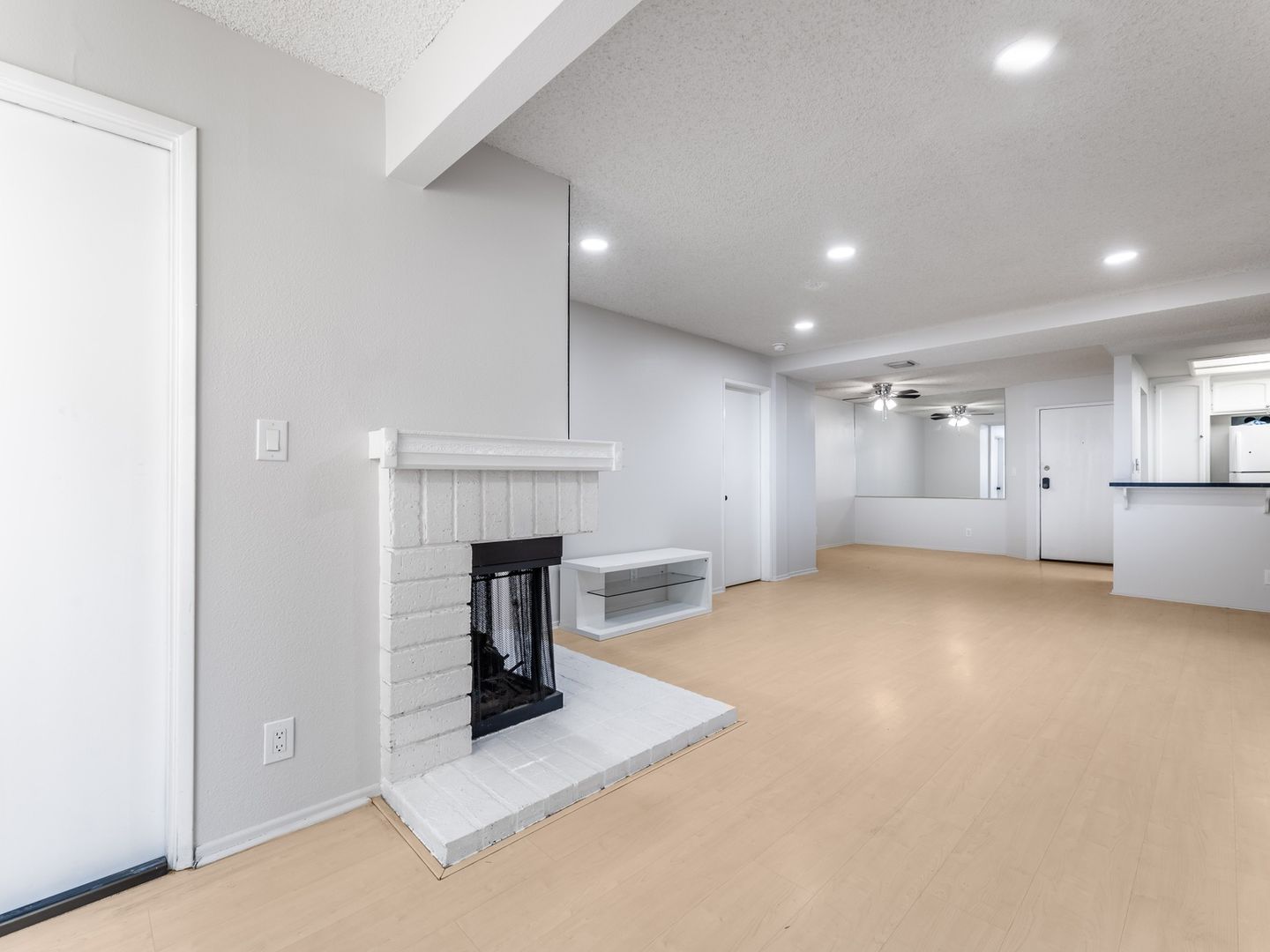 Canoga Park Condo: 7800 Topanga Canyon Blvd