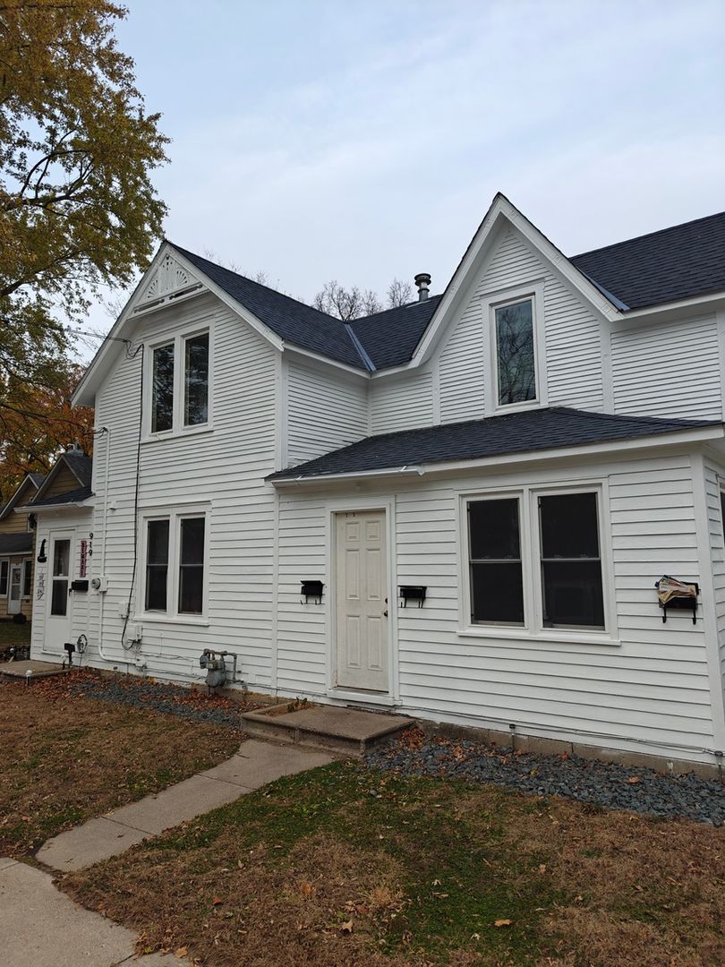 Owatonna Townhome: 919 N Elm Ave