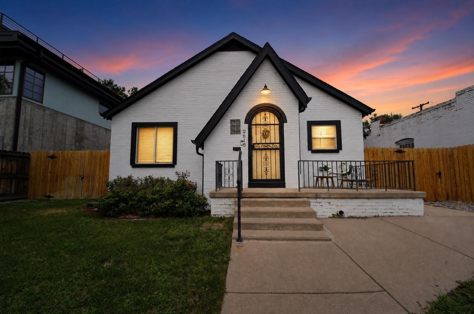Denver House: 2615 W Caithness Pl