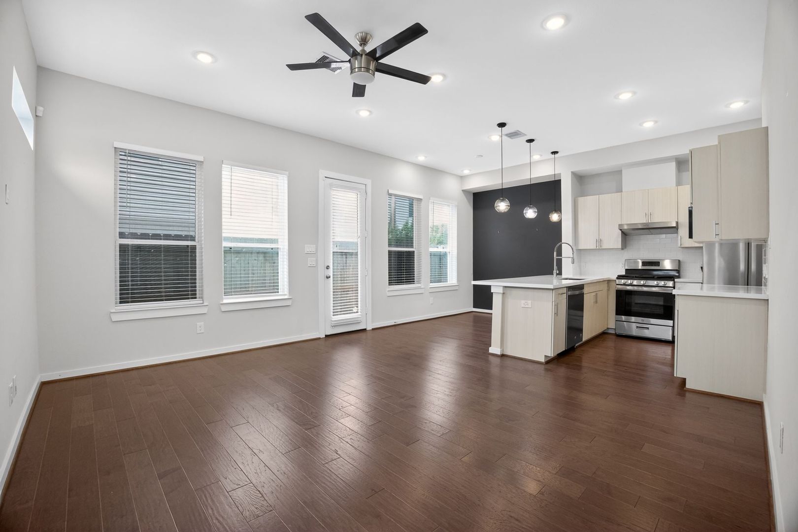 Houston House: 619 Thornton Oaks Ln