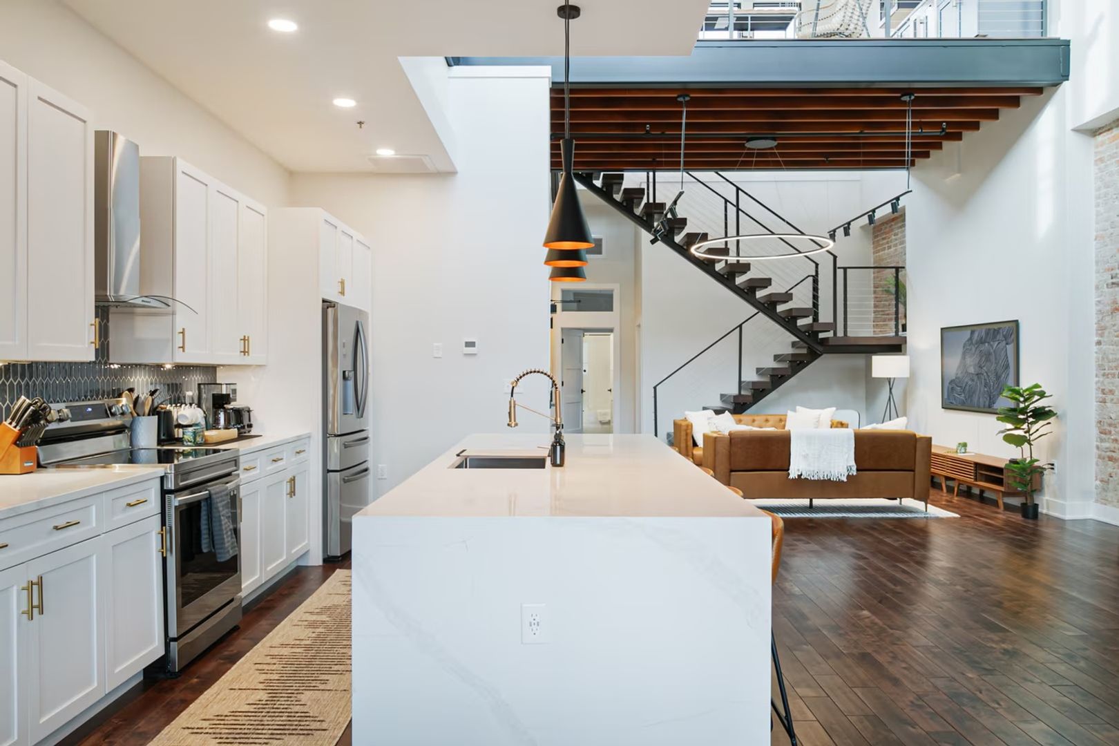 Asheville House: 122 College St