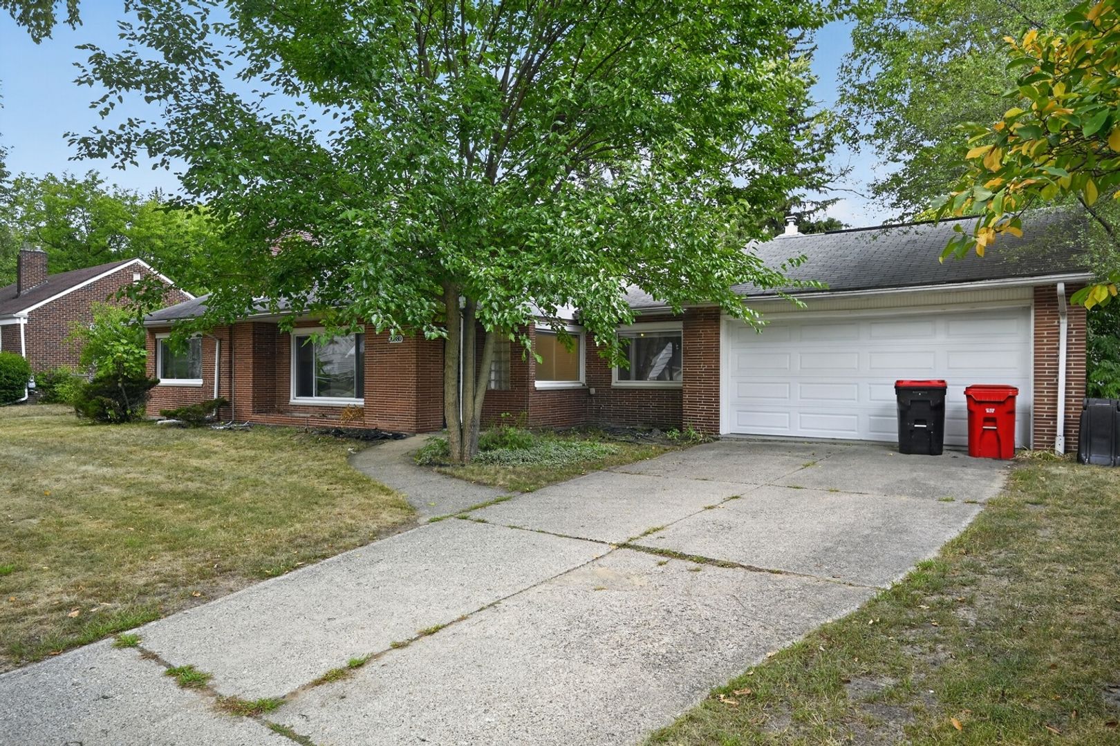 Southfield House: 20880 Avon Ln