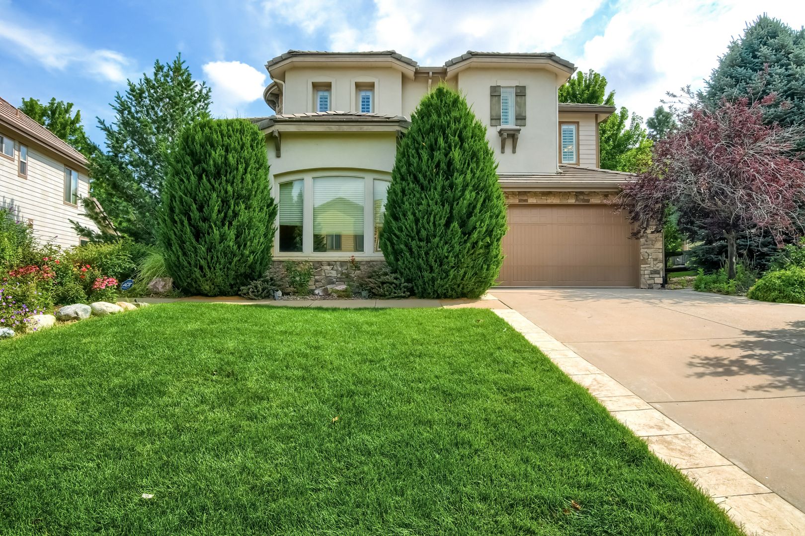 Lone Tree House: 9701 Sunset Hill Place