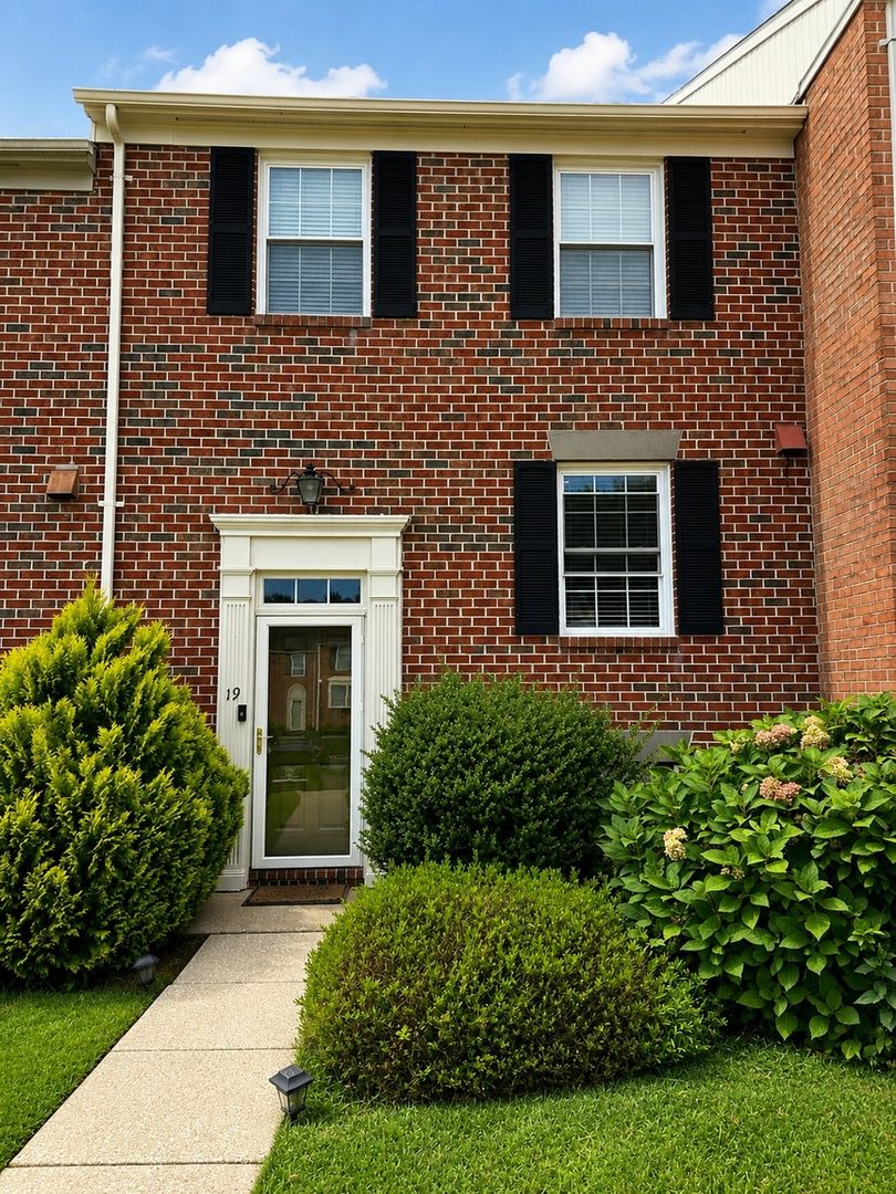 Timonium Townhome: 19 Killadoon Ct