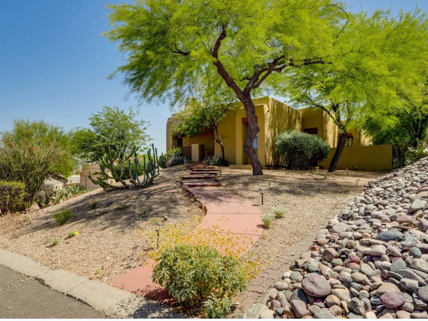 Fountain Hills House: 17031 E Cascade Dr
