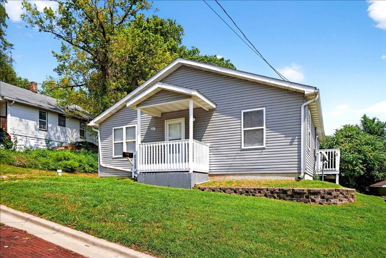 Alton House: 221 Allen St