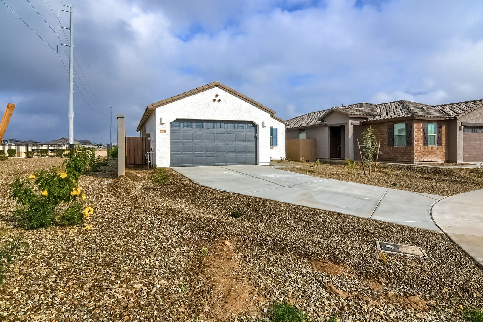 Waddell House: 16894 West Evergreen Road