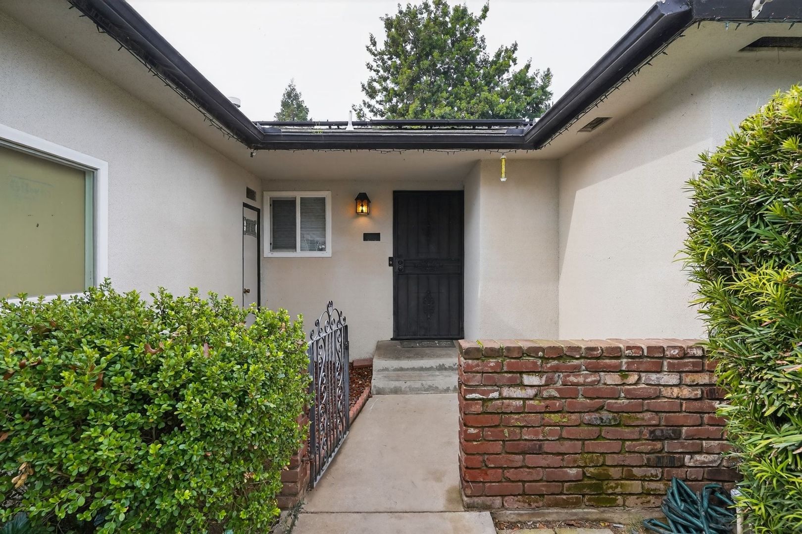 Fresno House: 4115 N Briarwood Ave