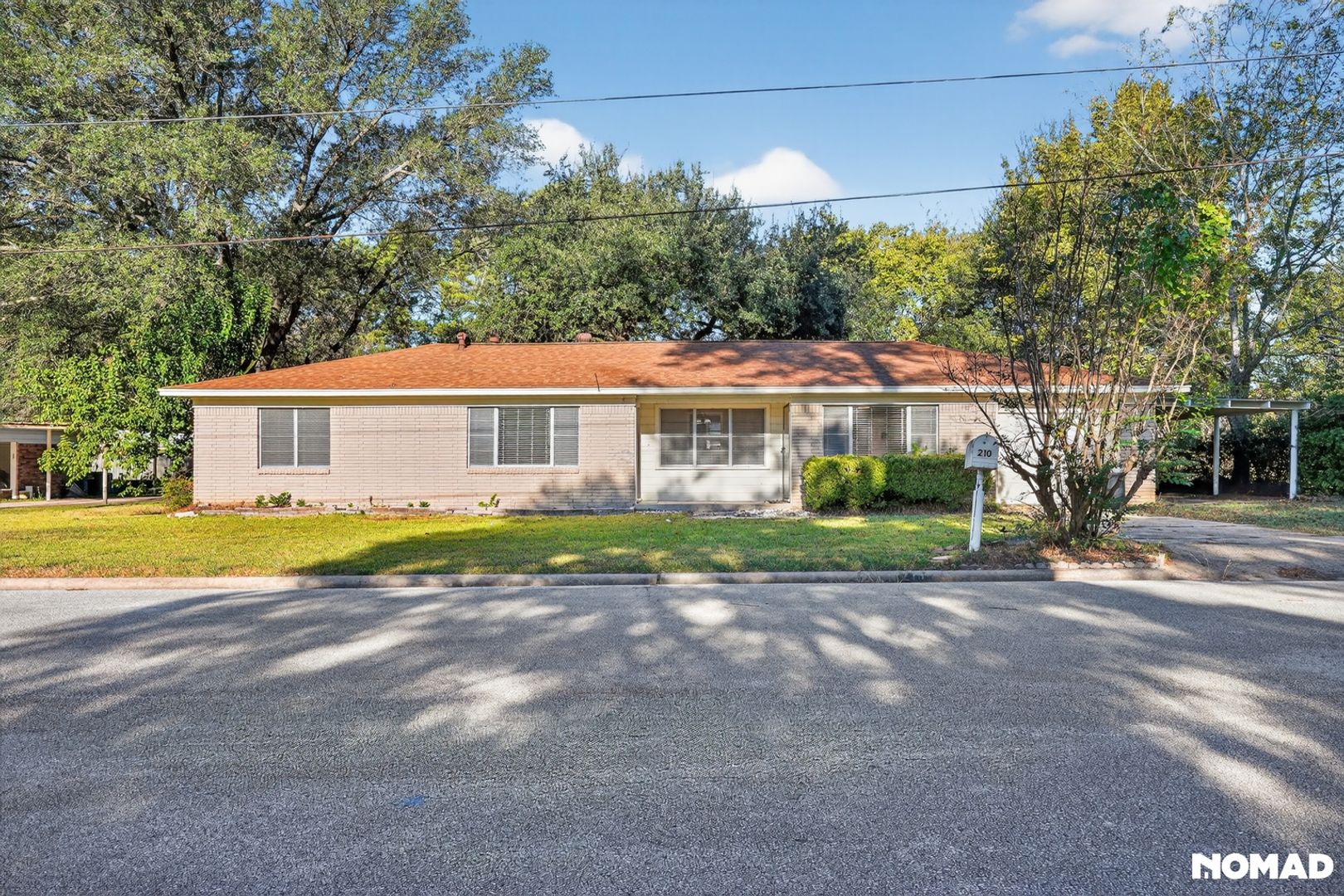 Huntsville House: 210 Mize St